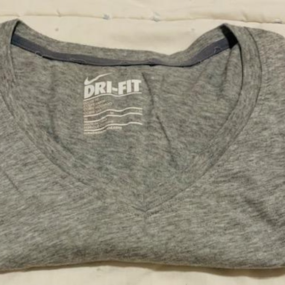 Nike Dri Fit Loose Fit Medium T Shirt🦋